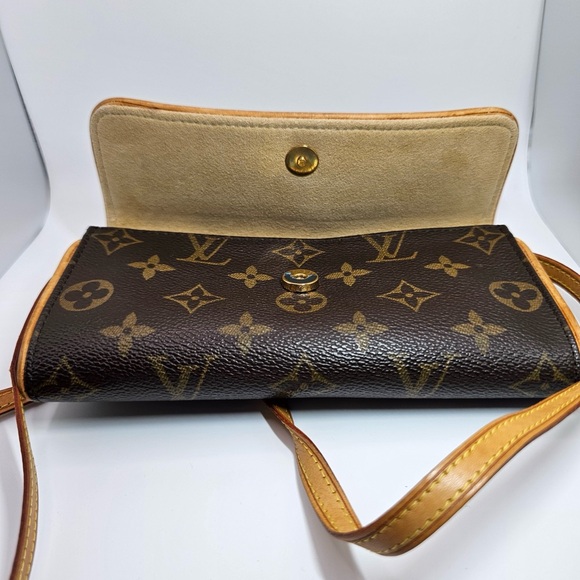 Preloved Louis Vuitton Vintage Monogram Canvas Pochette Twin PM Shoulder Bag - Picture 2 of 12